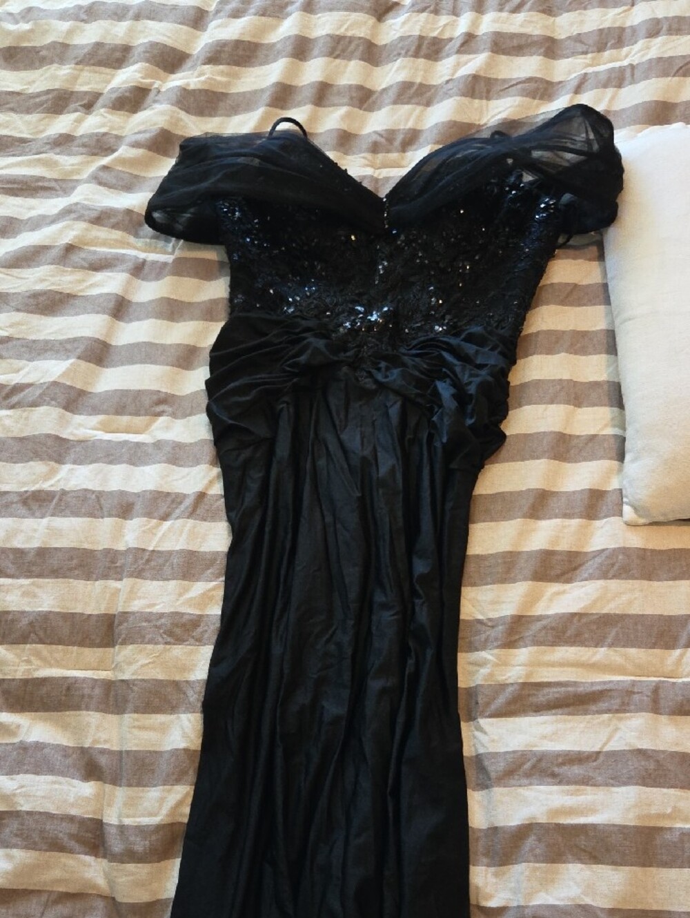 Elegant Black Sequin Evening Dress - Picture 11 of 15